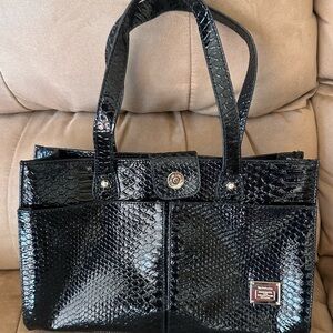 Liz Claiborne vegan leather crocodile pattern shoulder bag purse